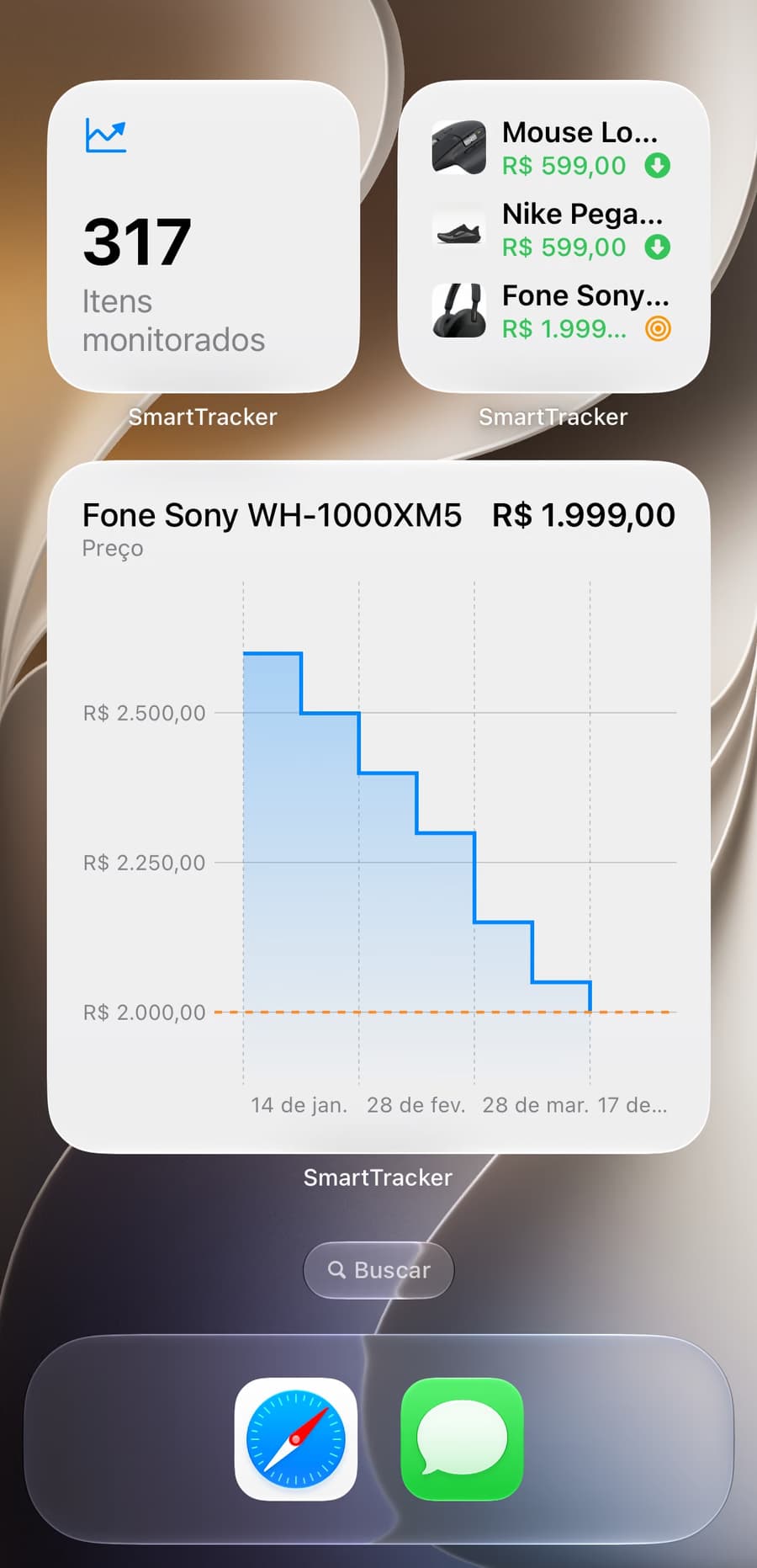 Três widgets do SmartTracker numa Tela de Início do iPhone: um pequeno com a contagem de itens acompanhados, um médio com a lista de produtos e um grande com o histórico de preço de um item.